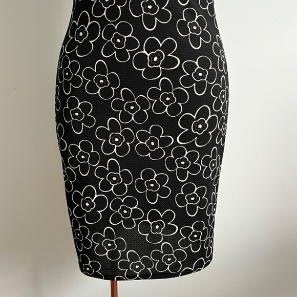 Guilty - Black and White Floral Dress - Picture 3 of 9